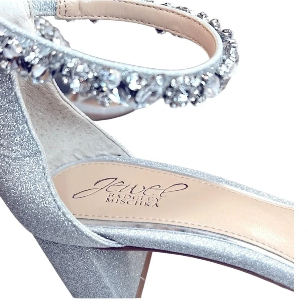 Jewel Badgley Mischka, Shimmery Silver‎ Satin Shoe, Rhinestone Ankle Strap, Sz 8